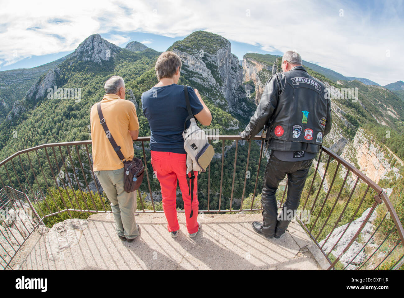 Touristen an der Point Sublime in den Schluchten des Verdon in Var und Alpes de Haute Provence Departements von Frankreich Stockfoto