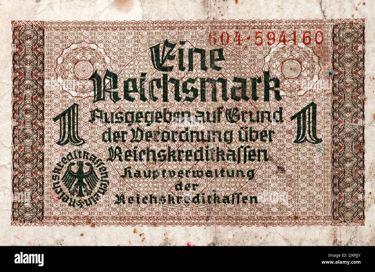 1 Reichsmark 1938-1945 Banknote vorne Seite Makro gegen weiß. Banknoten für den Umlauf in den besetzten Gebieten Stockfoto