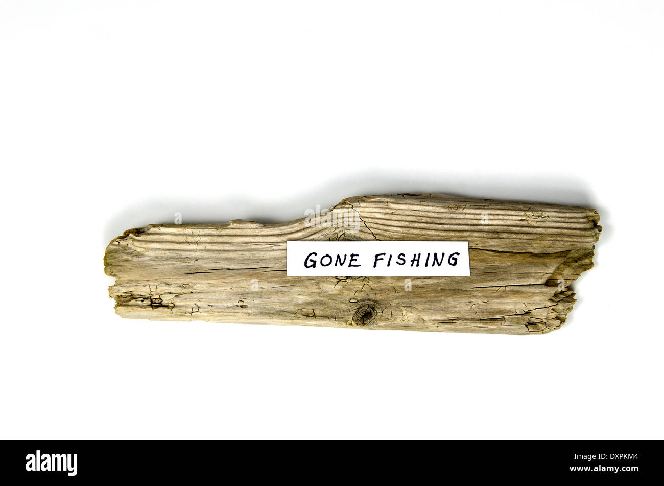 Gone Fishing Zeichen auf ein Stück Treibholz Stockfoto