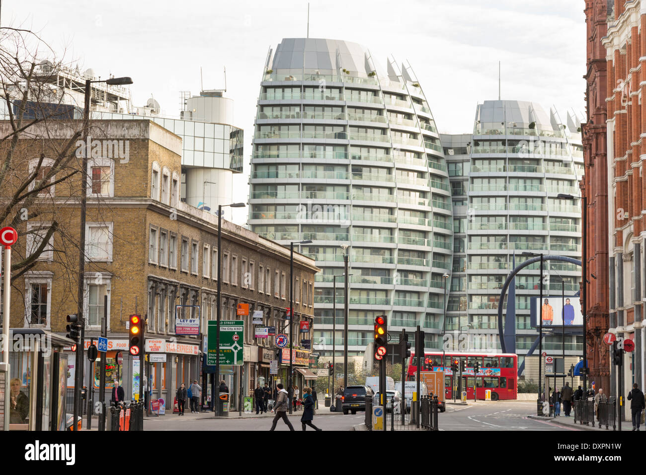 Die Bézier-Wohnungen im Old Street Kreisverkehr, London, England, UK Stockfoto