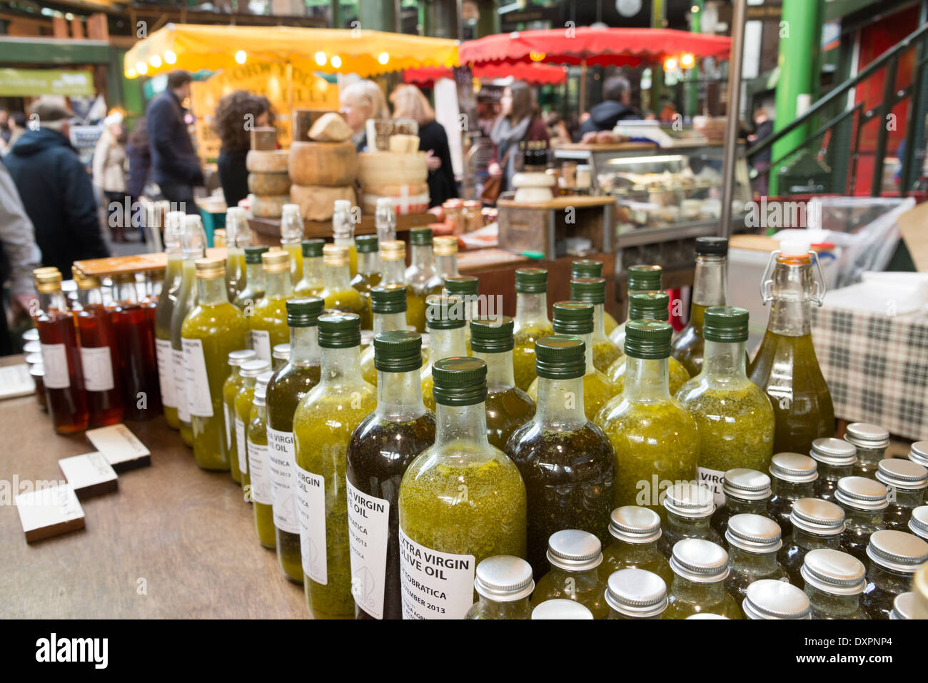 Italienische Olivenöl Stall im Borough Market, London, England, UK Stockfoto