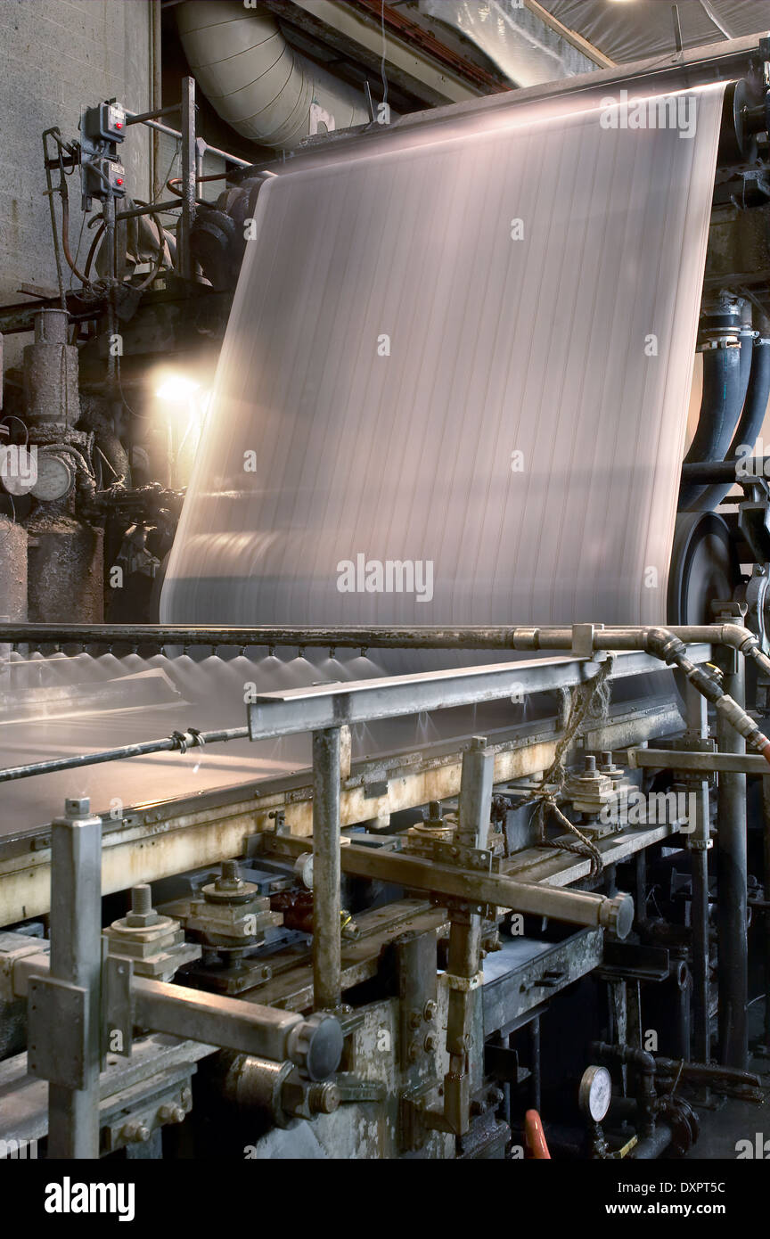 Herstellung von Papier In der Papierherstellung Mill Fabrik Zellstoff Papier, New York USA Stockfoto