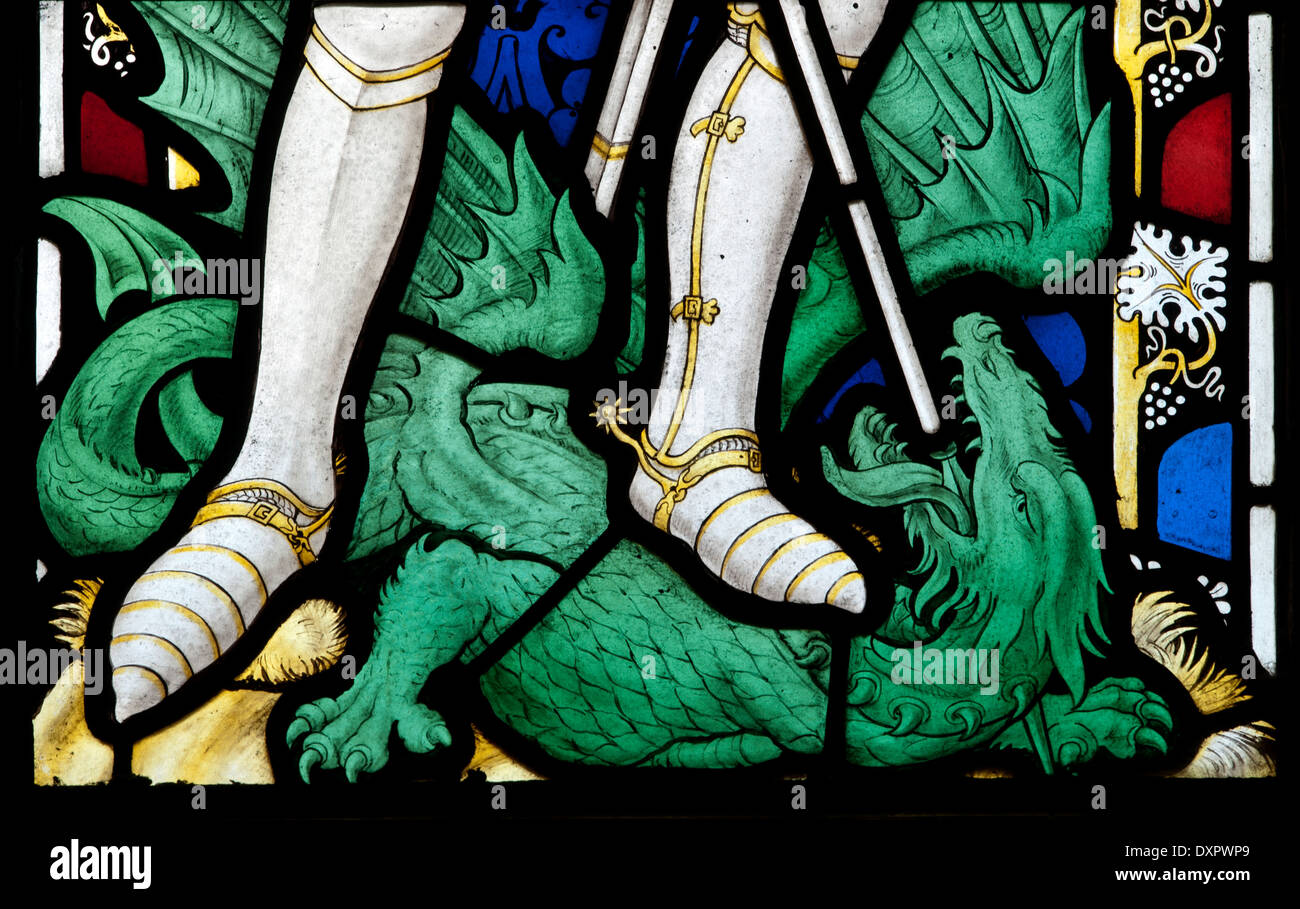 Der Heilige Georg tötet den Drachen Glasmalerei, All Saints Church, Earls Barton, Northamptonshire, England, UK Stockfoto