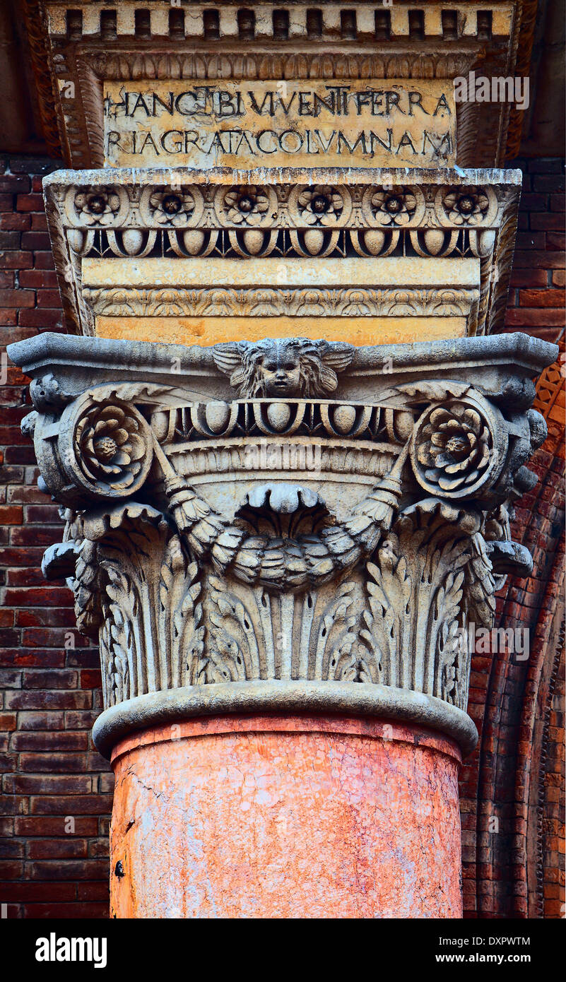 Detail des Tores des Palazzo Municipale in Ferrara, Italien Stockfoto