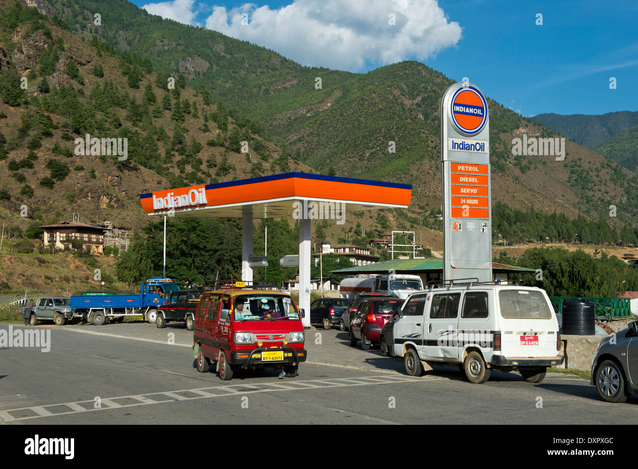 Tankstelle von Indian Oil Corporation, Paro, Bhutan Stockfoto