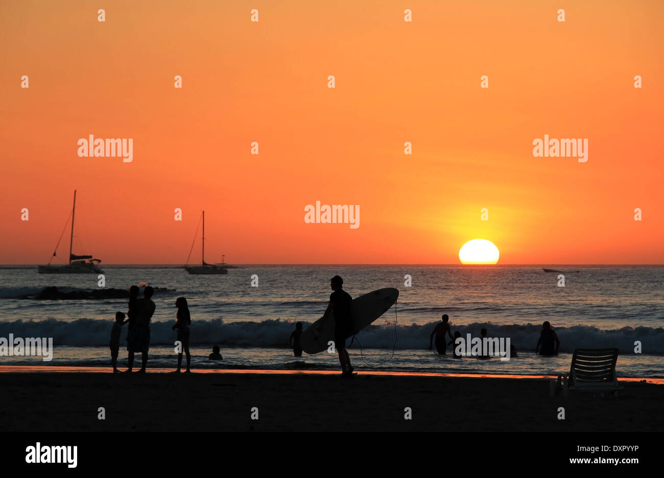 Sonnenuntergang am Strand von Tamarindo, Guanacaste, Costa Rica Stockfoto