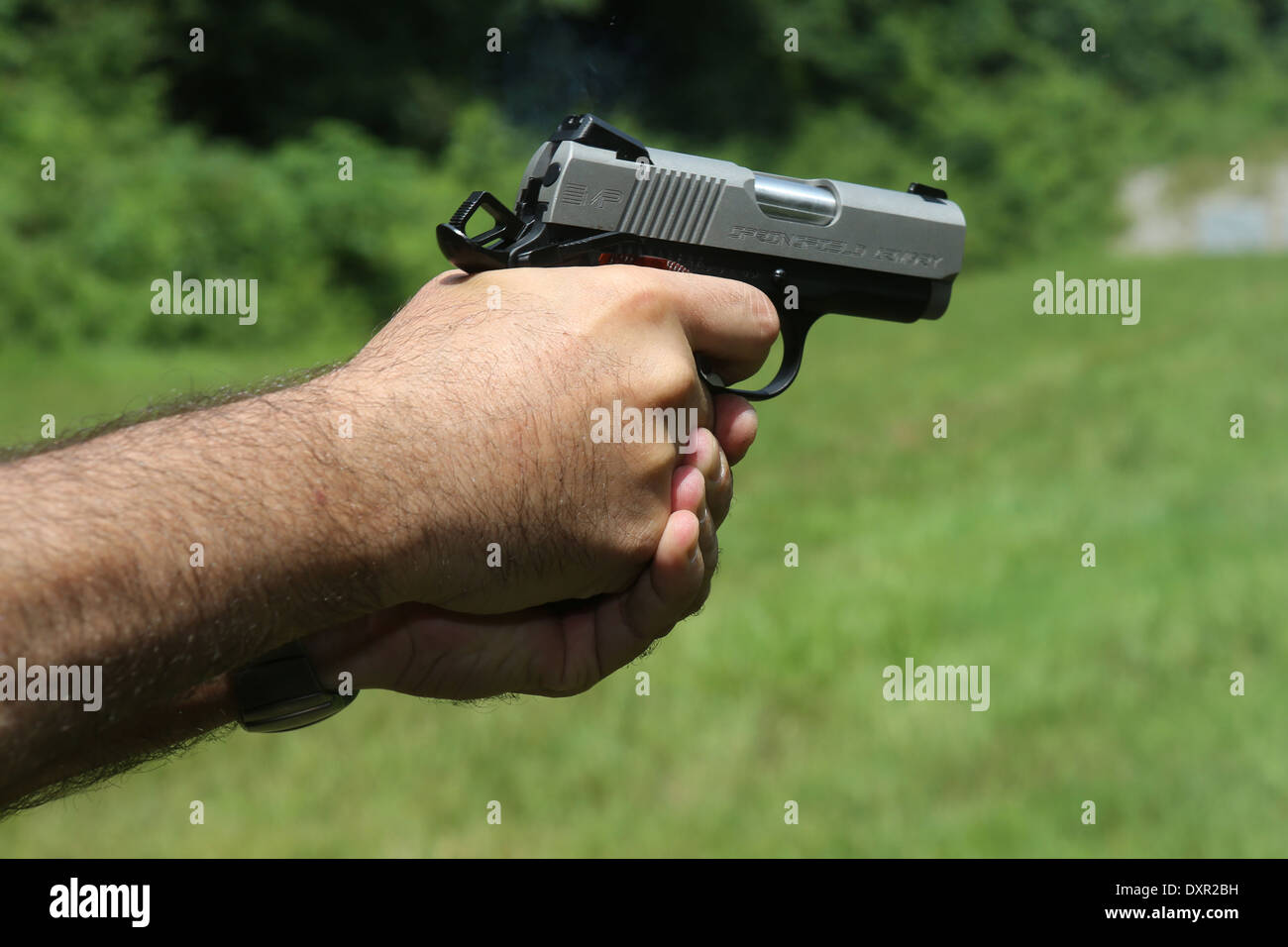 Du Bois, USA, Symbol-Foto-Shooting mit einem Gewehr Stockfoto