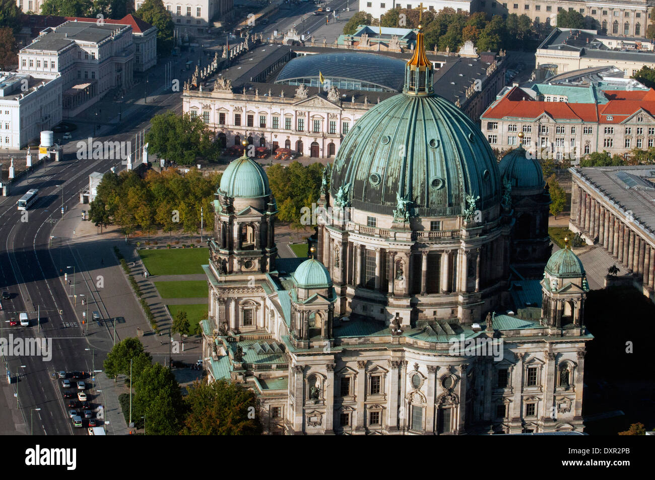 Berliner Dom, aerial Landschaft betrachtet vom Fernsehturm, Berlin. Der Berliner Dom (Berliner Dom), abgeschlossen im Jahre 1905, ist Stockfoto