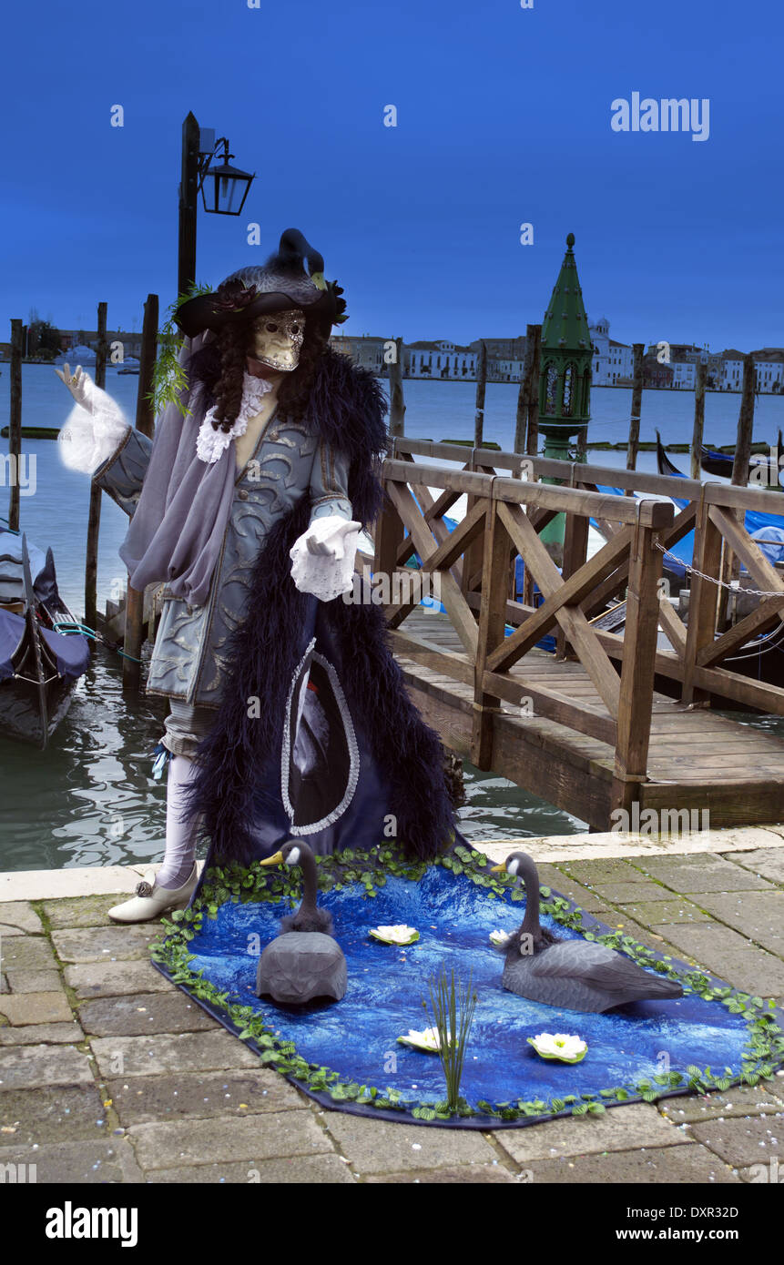 Swan Lake-Maske, Leistung im Karneval von Venedig Stockfoto