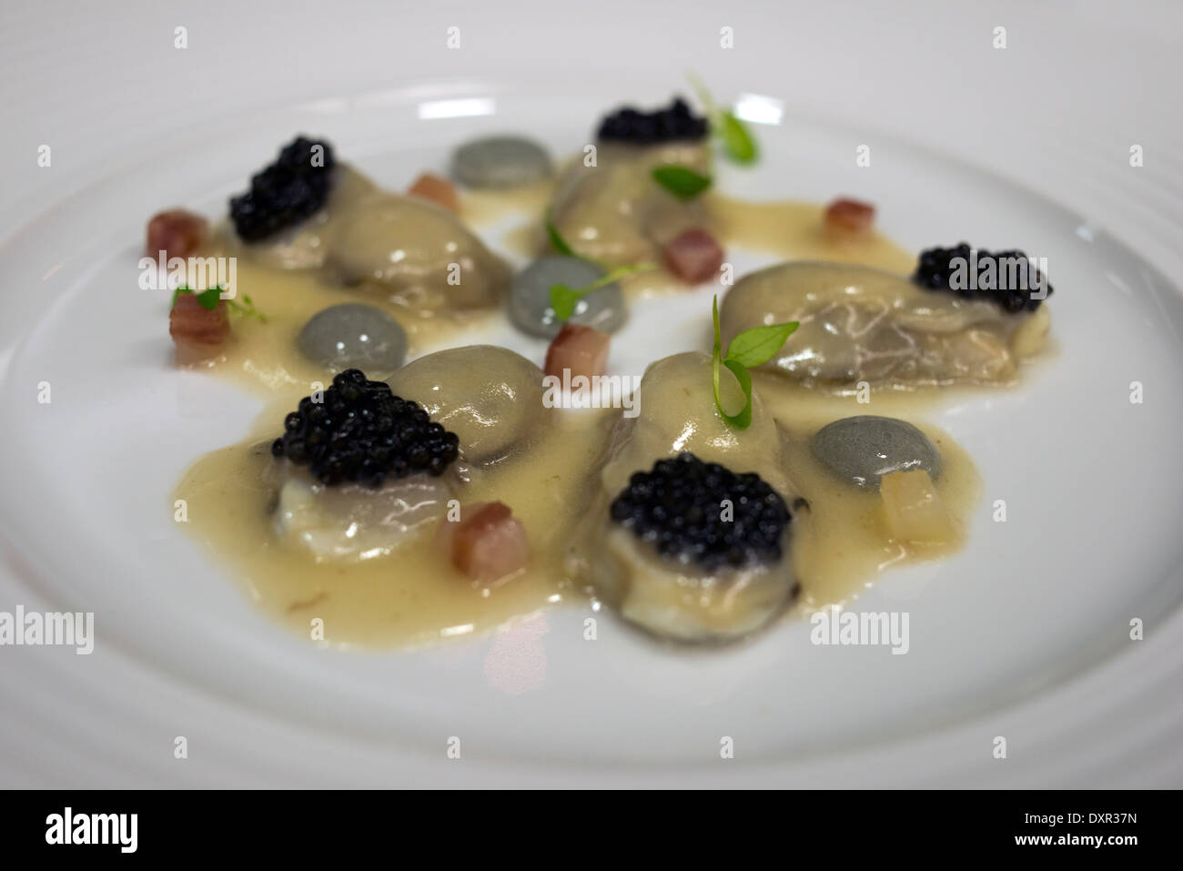 Rezept der katalanischen Sternekoch Paco Pérez in Das Stue Restaurant. Besetzen der 1930er Jahre Gebäude, das ursprünglich Berlin Stockfoto