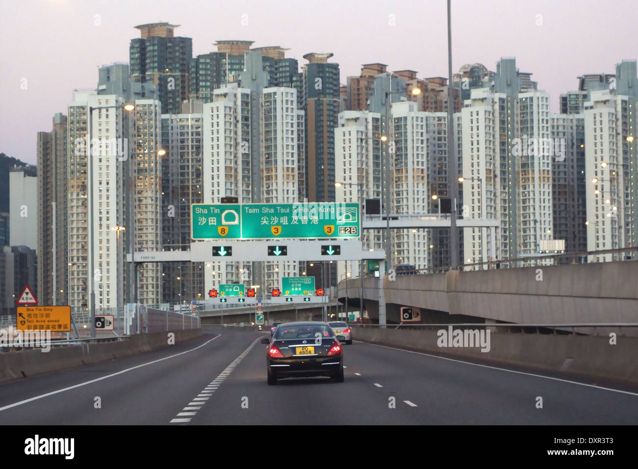 Hong Kong China Wolkenkratzer Auf Der Autobahn 3 In Richtung Yuen Long Stockfotografie Alamy