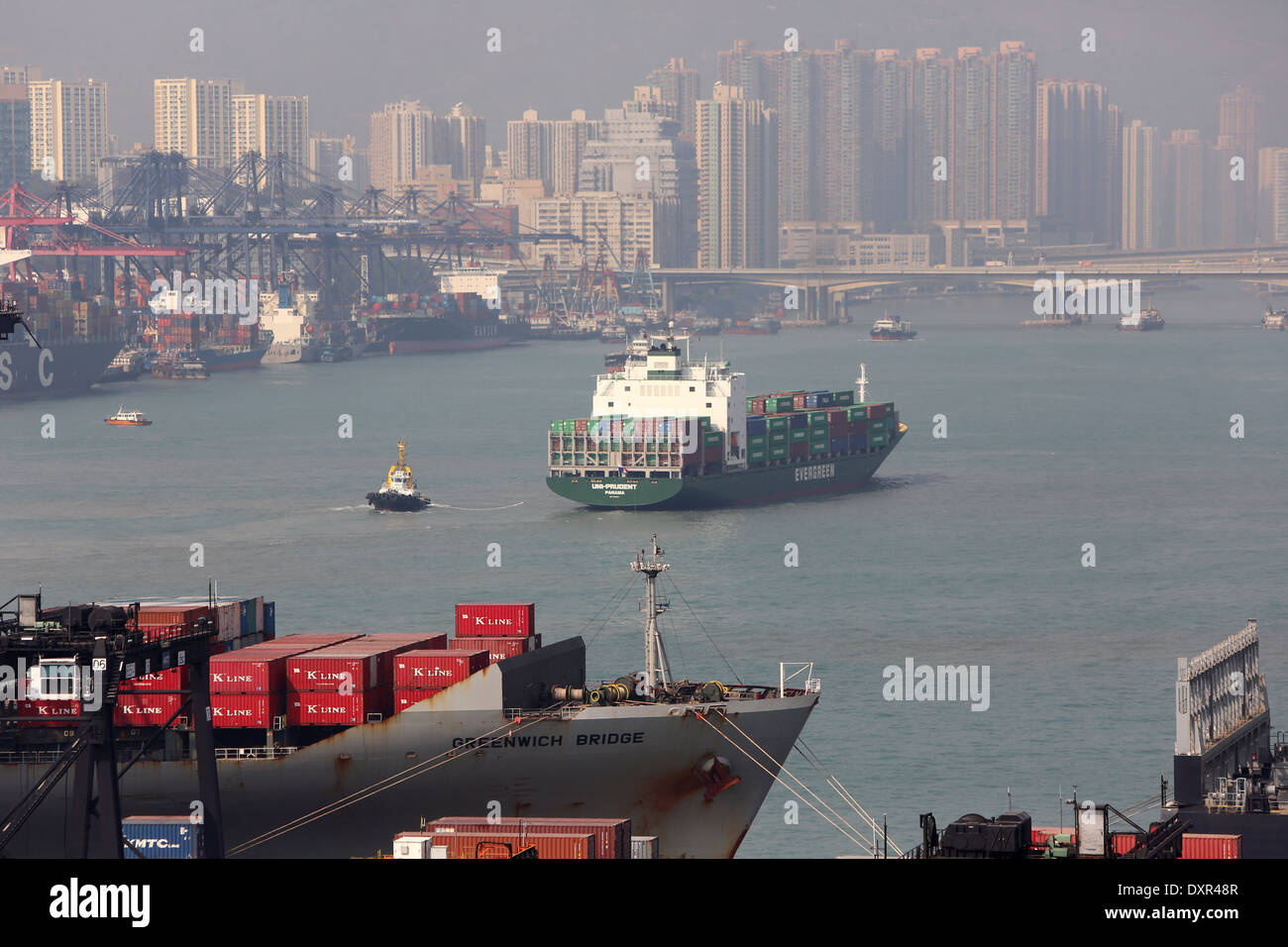 Hong Kong, China, Containerschiffe im Hong Kong International Terminal, Container-Hafen Stockfoto