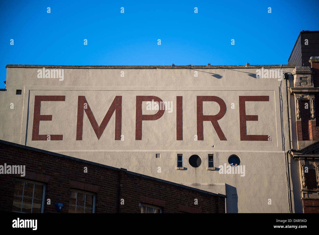 Alten Wandschild für Empire Cinema, Kingston, London, UK Stockfoto