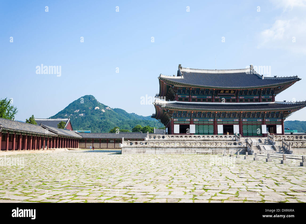 Traditionelle koreanische Architektur im Gyeongbokgung Palace in Seoul, Südkorea. Stockfoto