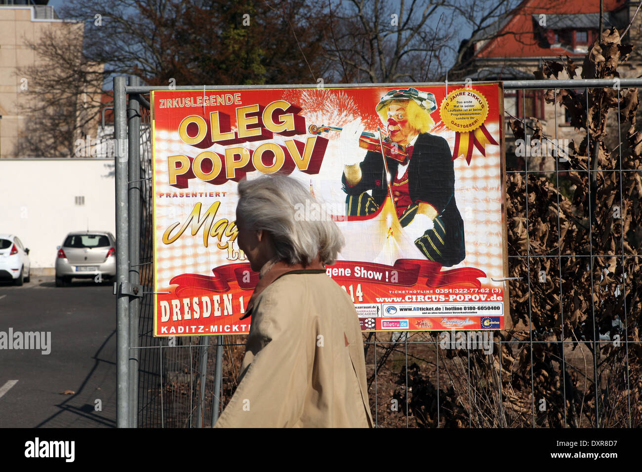 Ein Plakat für die neue show "Magic Life" des berühmten russischen Clown Oleg Popov gesehen in Dresden, Deutschland. Stockfoto