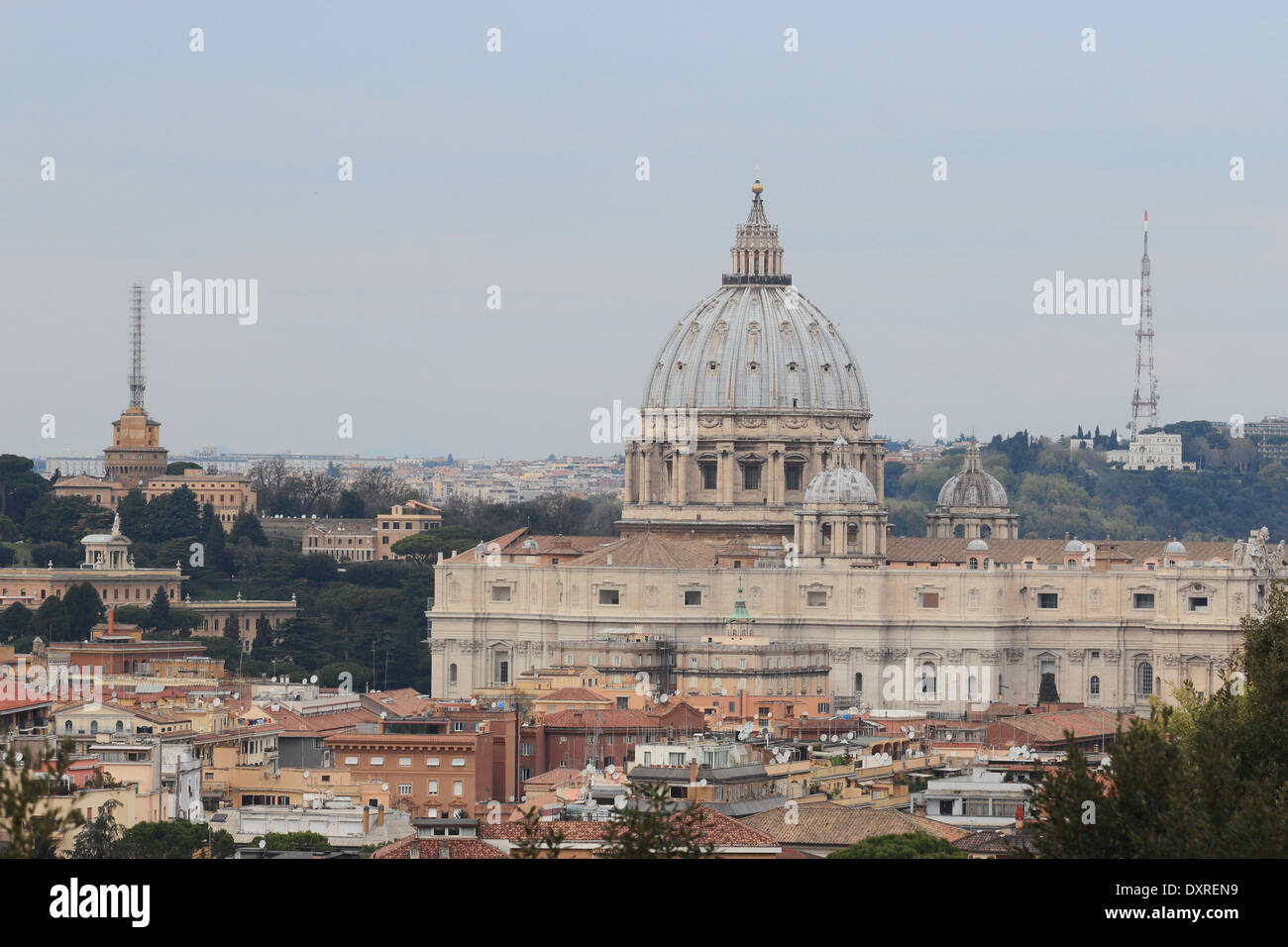 Kuppel der St. Peter Basilika und Kommunikation Antennen, Vatikanstadt Stockfoto