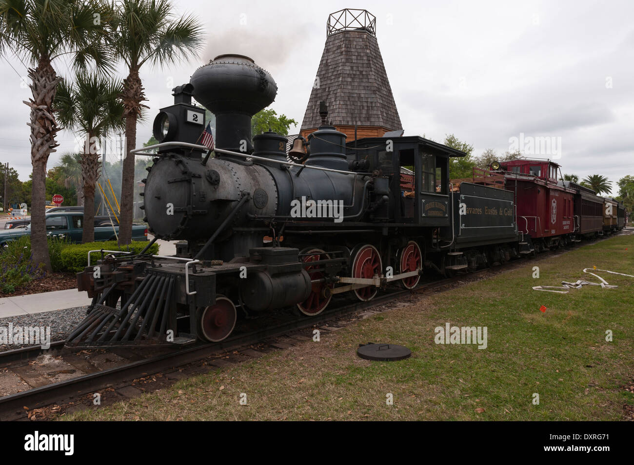 Lokomotive Holzofen Dampfzug in Tavares, Florida und läuft noch die Gleise. Americas Film Zug. Stockfoto