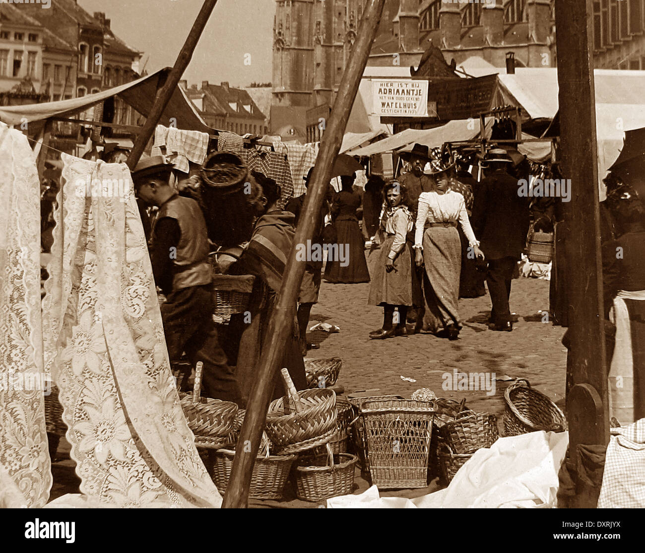 Stoff und Spitze-Markt "Malines" / Mechelen Belgien wohl 1920er Jahre Stockfoto