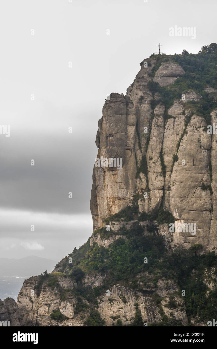 Kreuz auf dem Montserrat Berg, Katalonien, Spanien. Stockfoto
