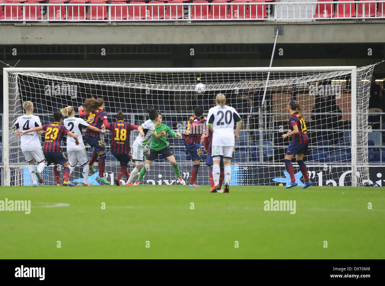 30. März 2014 - Barcelona, Spanien - Wolfsburg erstes Tor in der zweiten Etappe der Viertelfinale der Champions League der Frauen zwischen FC Barcelona und Wolfsburg match im Mini Estadi, das 30. März 2014. Foto: Joan Valls / Urbanandsport / Nurphoto (Kredit-Bild: © Joan Valls/NurPhoto/ZUMAPRESS.com) Stockfoto