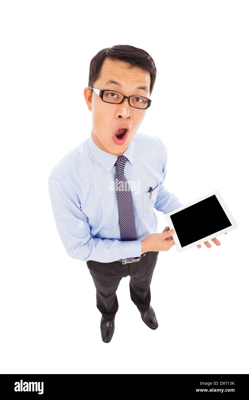 überrascht Geschäftsmann hält eine Tablette Stockfoto