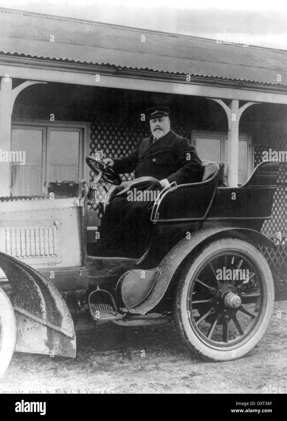 König Edward VII. von England in einem Auto Stockfoto