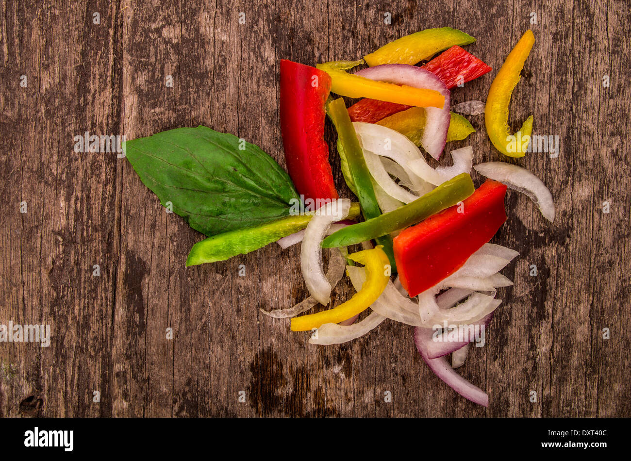 gewürfelte Paprika auf Holz backgroiund Stockfoto