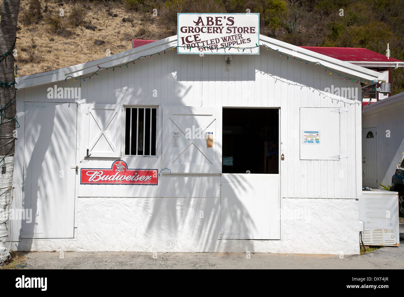 Karibische Architektur BVI Palm Frond Schatten Shop Jost Van Dyke British Virgin Islands BVI Stockfoto