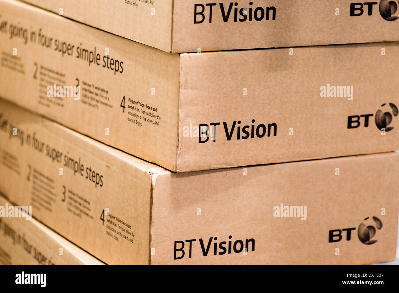 BT Vision Kisten gestapelt Stockfoto