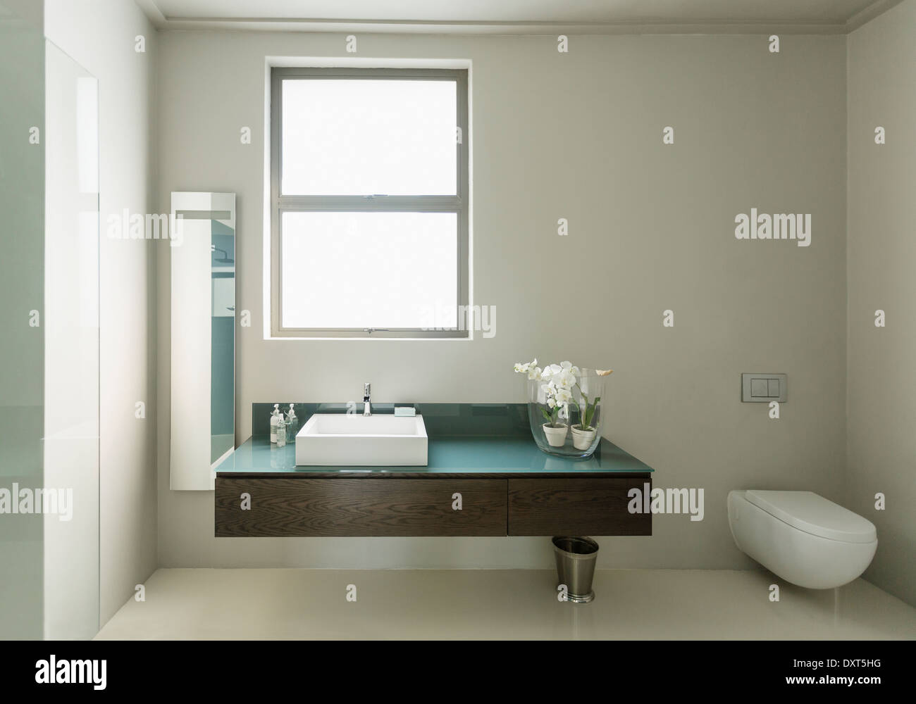 Modernes Badezimmer Stockfoto