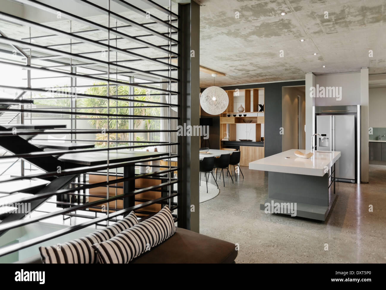 Moderne Esszimmer und Küche Stockfoto