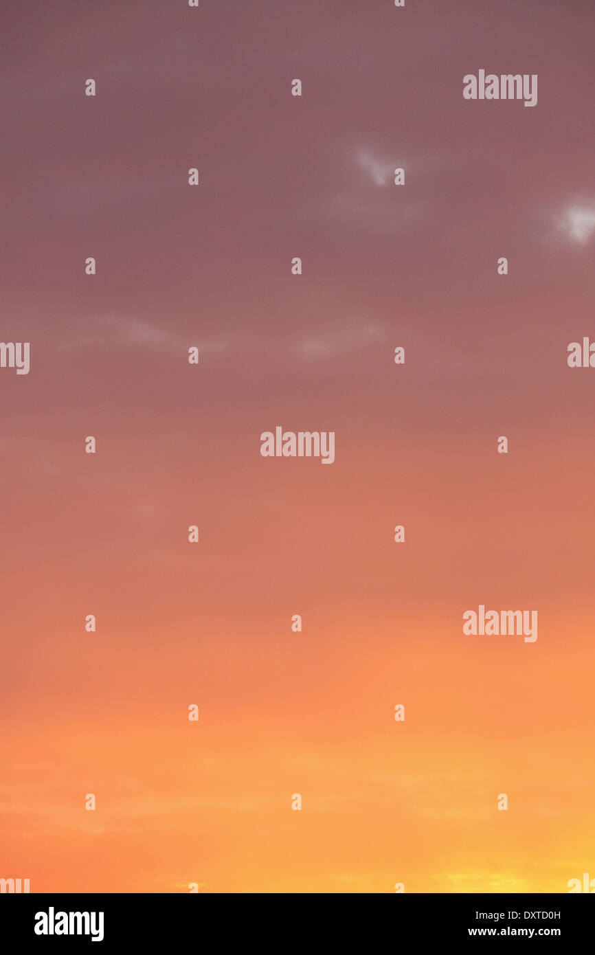 malerischen Sonnenaufgang bewölkten Himmel Stockfoto