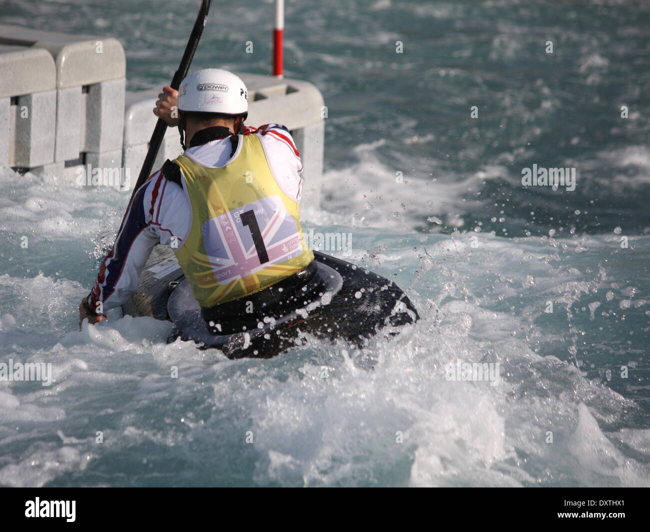 London, UK. 29. März 2014. Tag 2 - Fiona Pennie in GB Kanu Slalom 2014 Selection Trials konkurrieren. Lee Valley White Water Centre, London Credit: Grant Burton/Alamy Live-Nachrichten Stockfoto