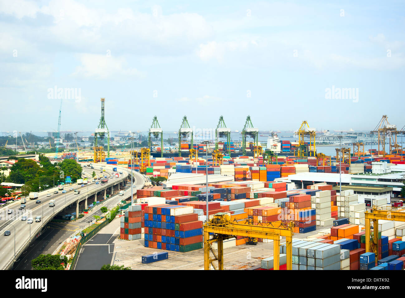 Panoramablick über industrielle Hafen von Singapur Stockfoto