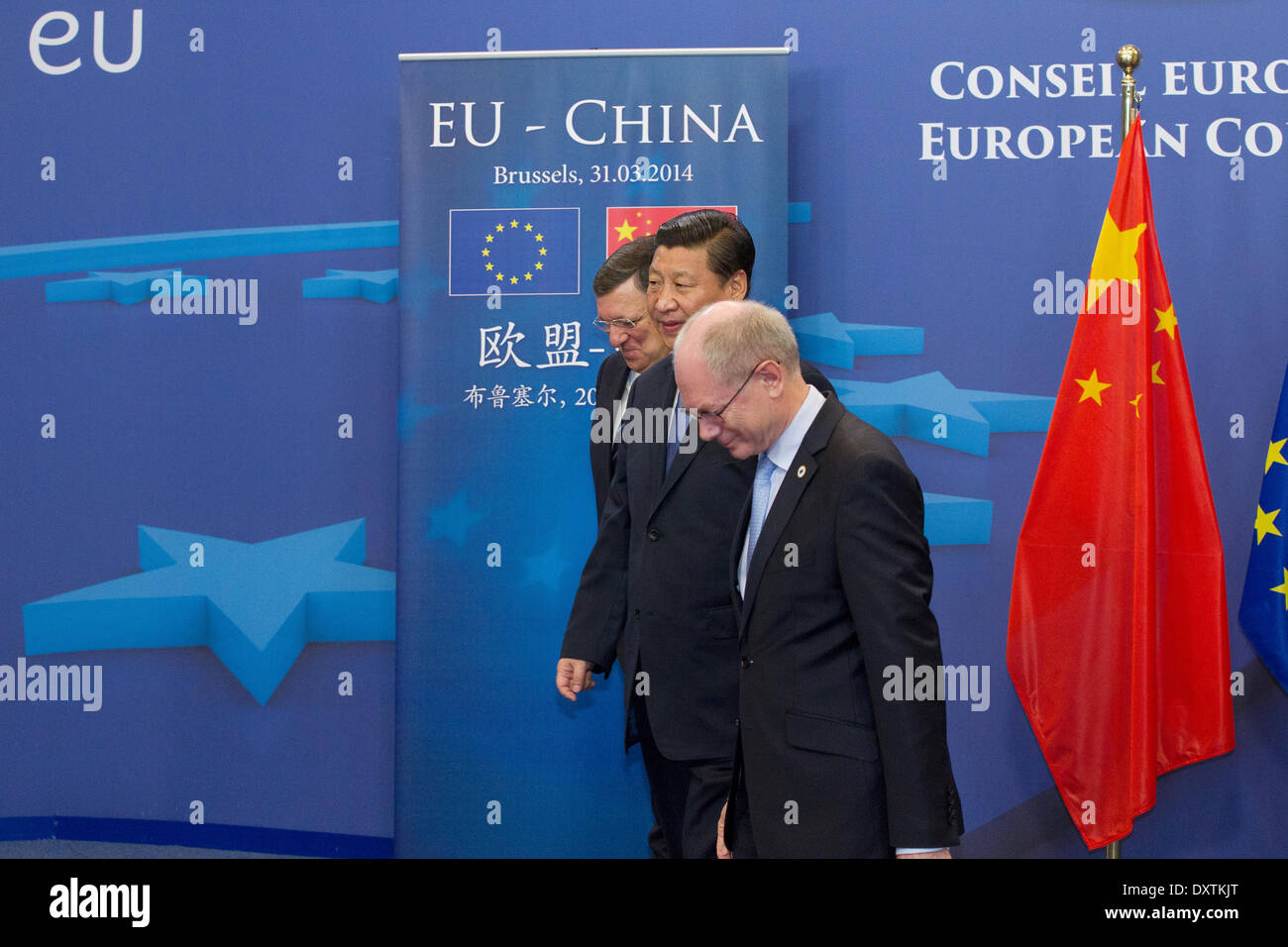 Brüssel, Belgien. 31. März 2014. Bei seinem Besuch in den europäischen Institutionen in Brüssel abgebildet war Präsident Xi Jinping der Volksrepublik China mit (links) Barroso, Präsident der Europäischen Kommission und (rechts) Herman Van Rompuy, Präsident des Europäischen Rates. Stockfoto