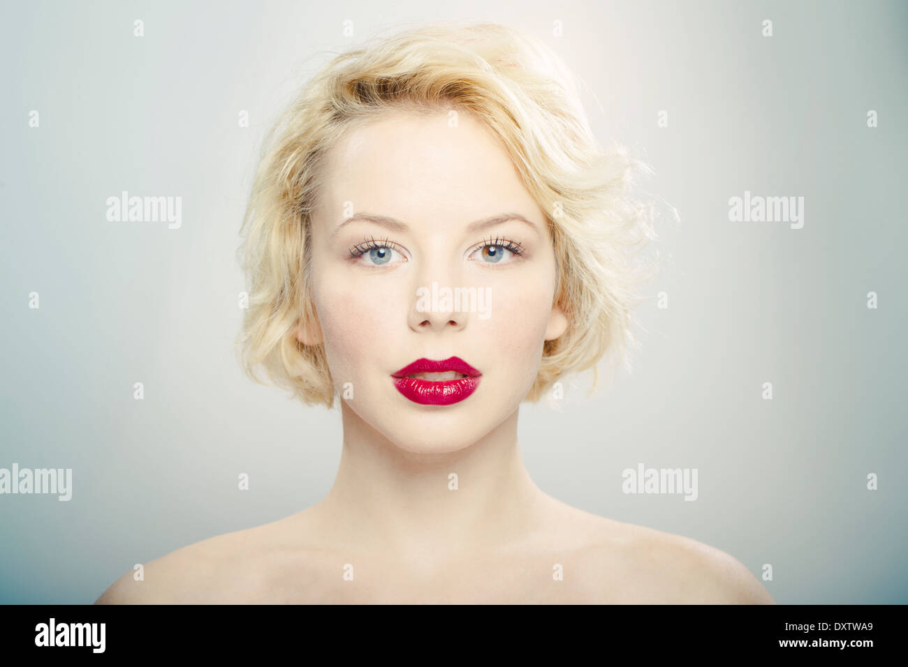 Junge Frau, rote Lippen, portrait Stockfoto