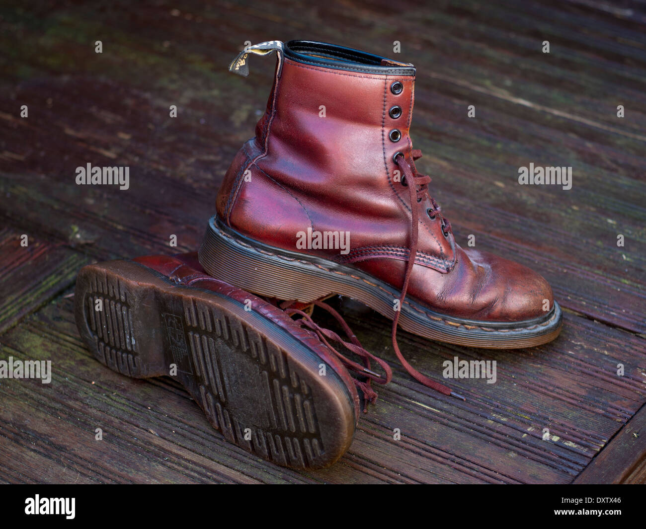 Dr Martens Leder schnüren hoch Stiefel Stockfotografie - Alamy
