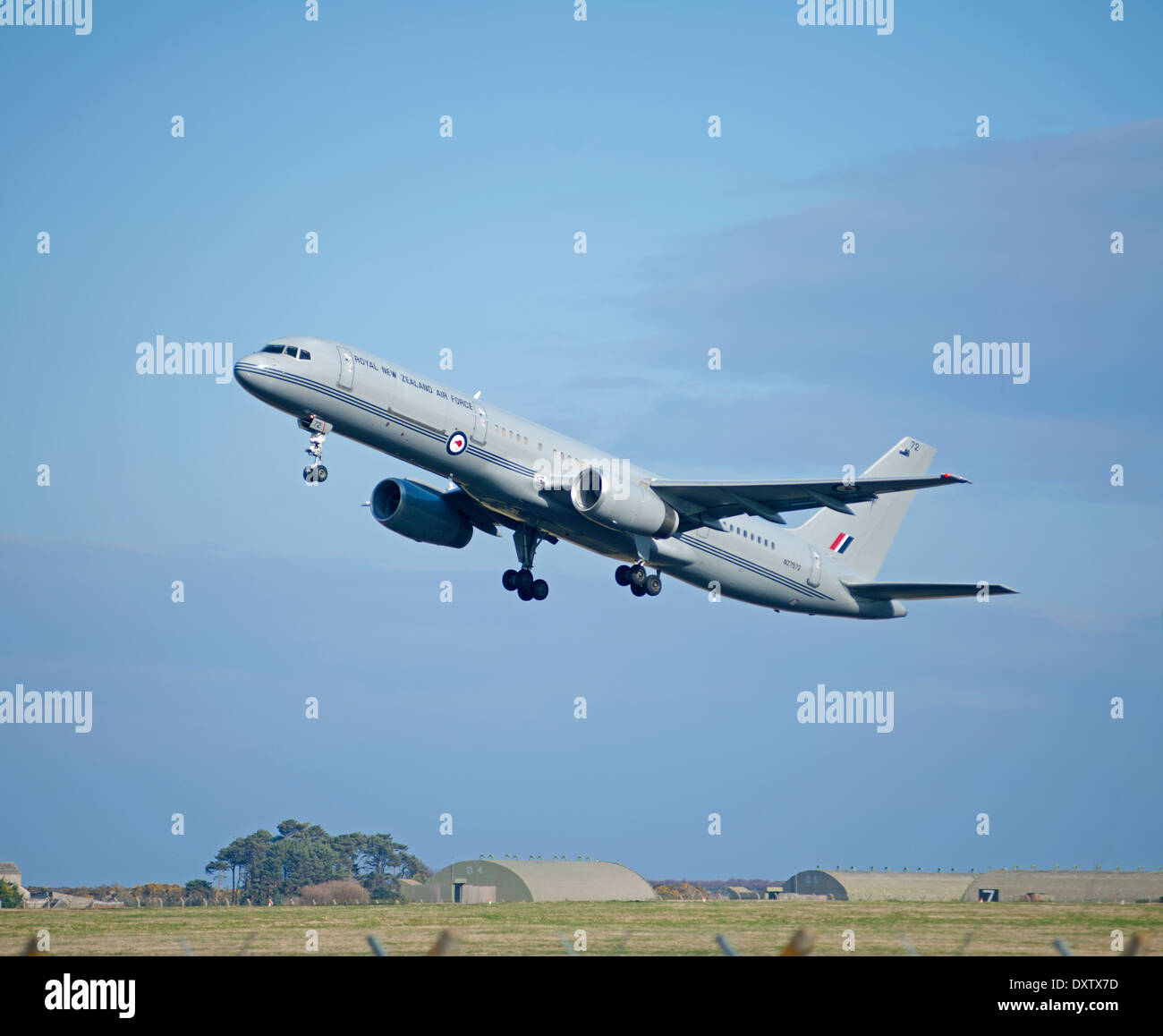 New Zealand Royal Airforce Boeing 757 RAF Lossiemouth auf seiner Rückkehr nach Hause Langstrecke verlassen.  SCO 9031. Stockfoto