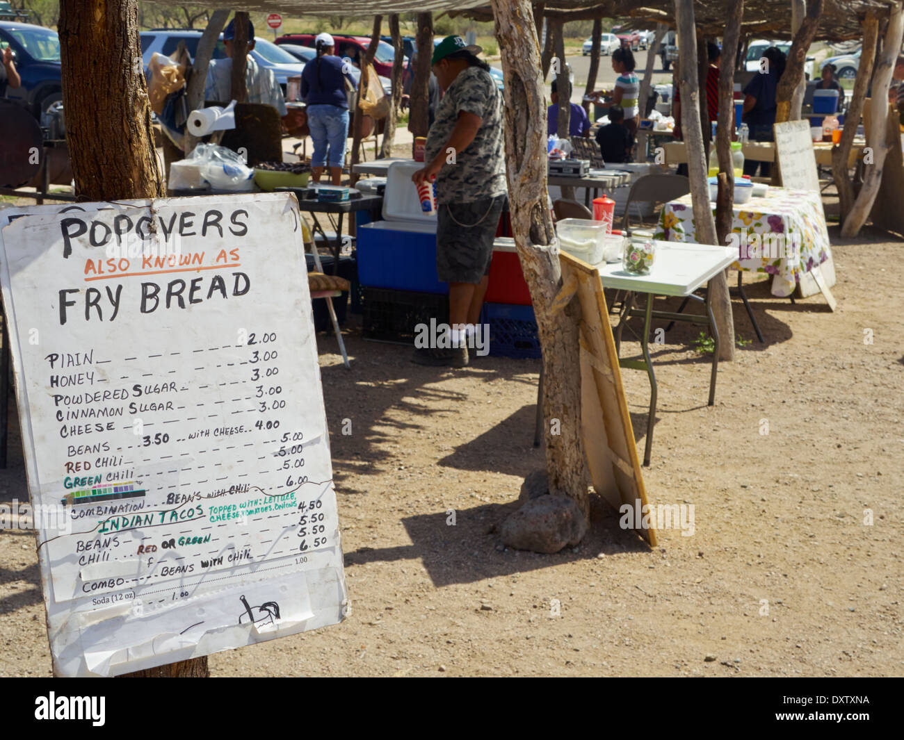 Traditionelle indianische Imbissstände, Mission San Xavier del Bac, Tucson, AZ Stockfoto