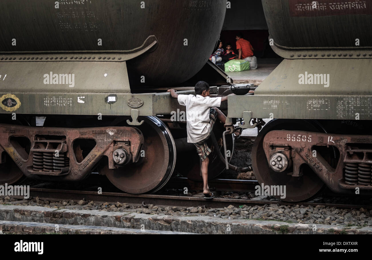 Indischer Junge Auf Zug Indien Stockfotos Und Bilder Kaufen Alamy