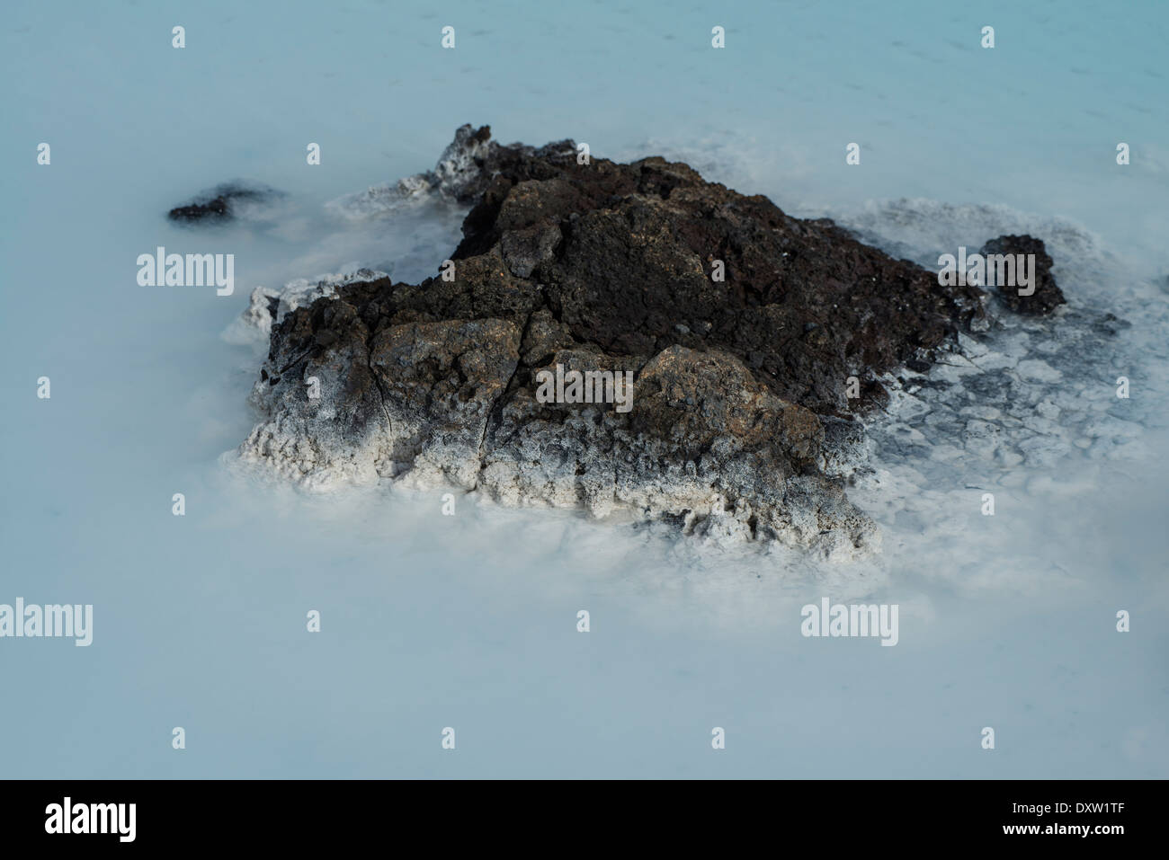 Blue Lagoon ist eine Therme mit Warmwasser, die sich aus ein geothermisches Kraftwerk, Island (nicht Eigenschaft freigegeben) Stockfoto