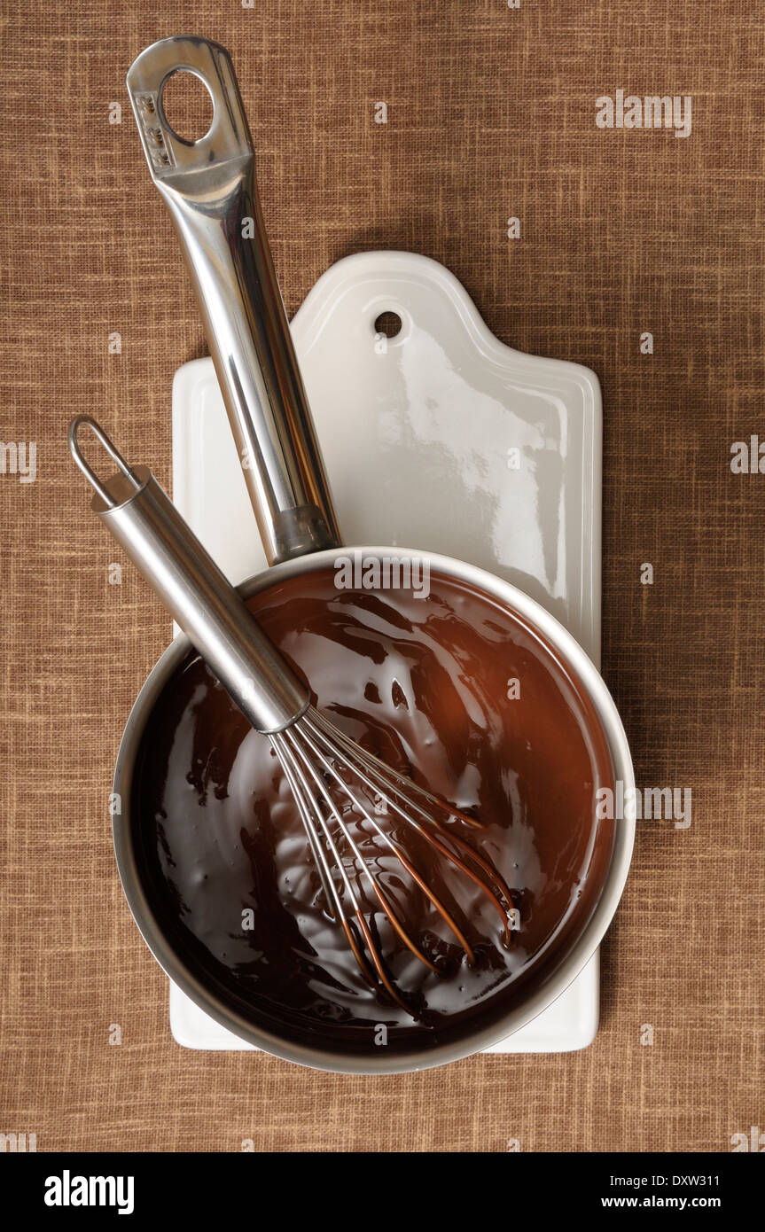 Topf mit geschmolzener Schokolade Stockfoto