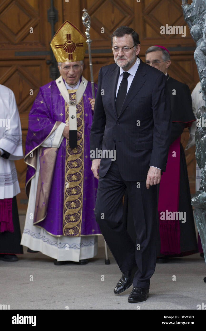 Madrid, Spanien. 31. März 2014. Mariano Rajoy, Frau Elvira Fernandez, Kardinal Antonio Maria Rouco Varela und Adolfo Suarez Illana besuchen Adolfo Suarez Staatsbegräbnis in der Almudena-Kathedrale am 31. März 2014 in Madrid Credit: Jack Abuin/ZUMAPRESS.com/Alamy Live News Stockfoto