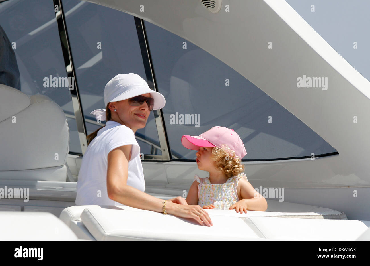 Royals Queens Sofia und Letizia von Spanien mit Prinzessin Leonor beobachten Segelregatten in den Sommerferien auf Mallorca Stockfoto