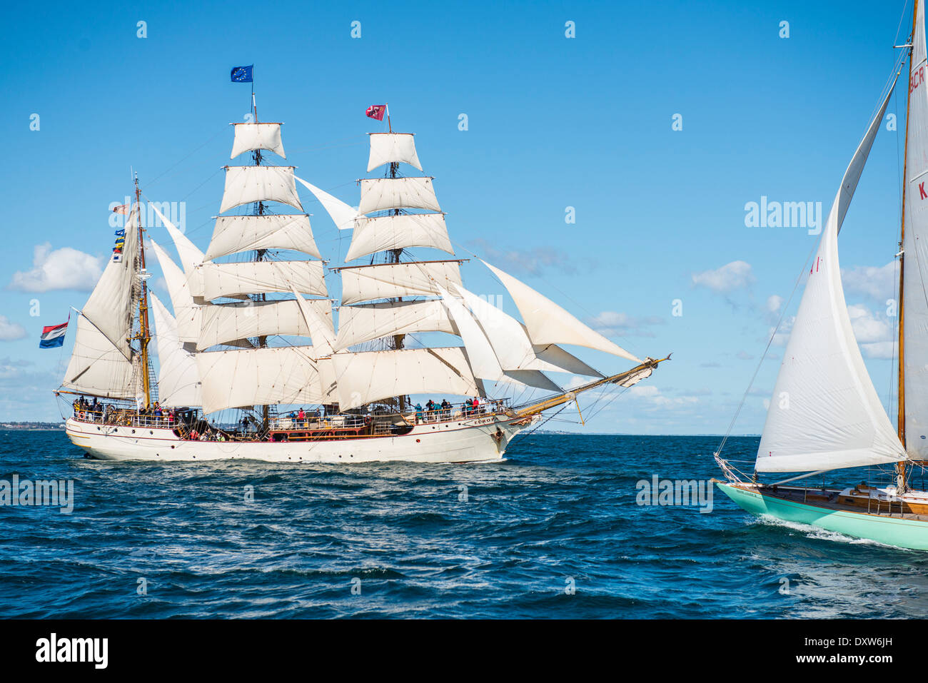 Europa und ein klassisches Boot auf Port Phillip Stockfoto