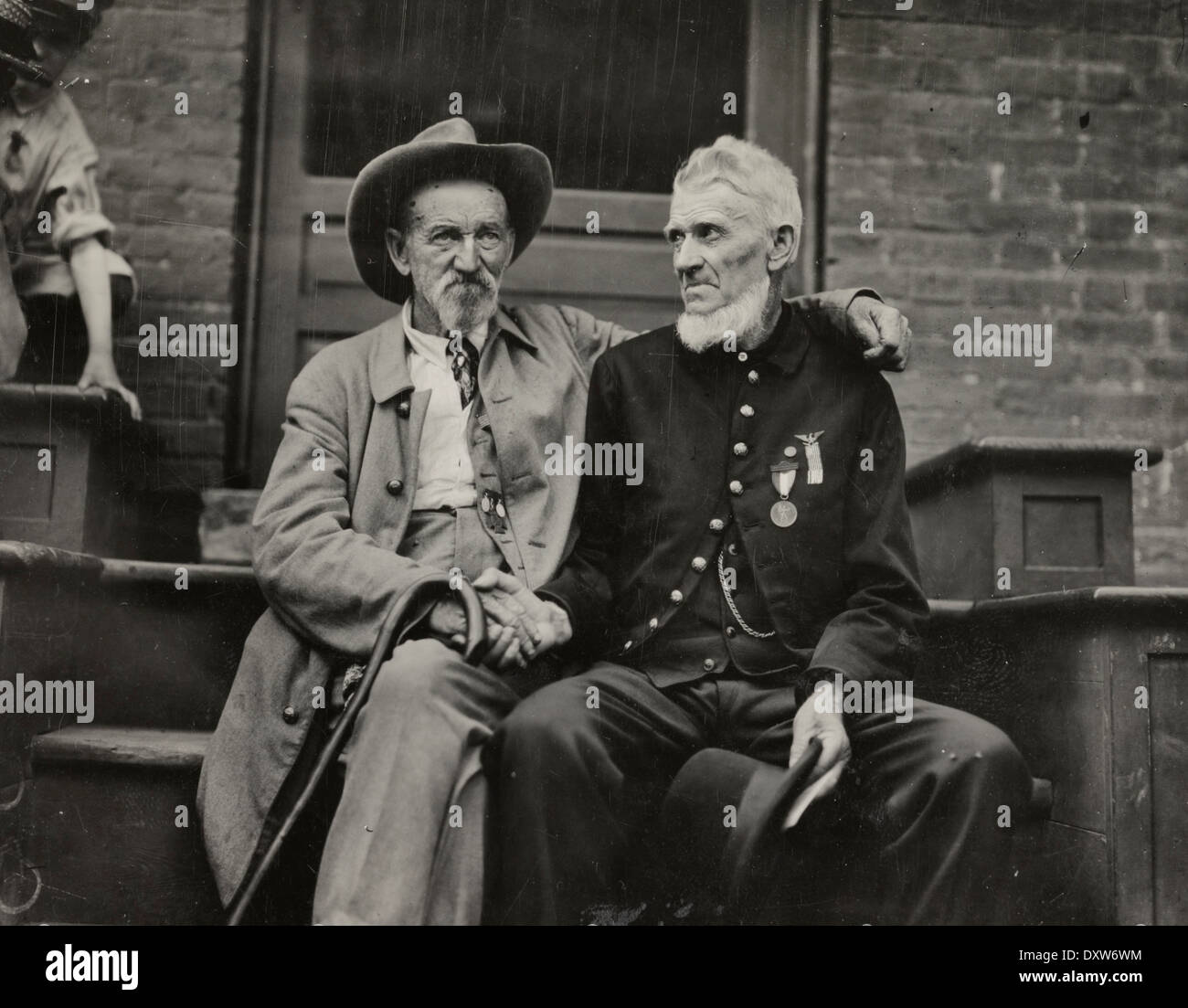 Alte Feinde - Veteranen aus dem Norden und dem Süden wieder treffen in Gettysburg anlässlich des 50. Jahrestages der Schlacht, 1913 Stockfoto