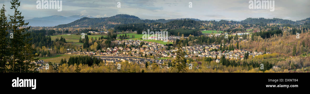 Happy Valley vorstädtischen Wohngebiet Unterteilung in Clackamas County Oregon mit Mount Talbert Panorama Stockfoto