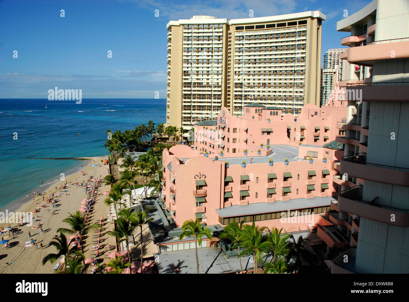 Pink Palace (Royal Hawaiian) am Strand von Waikiki in Honolulu, Insel Oahu, in dem Bundesstaat Hawaii Stockfoto