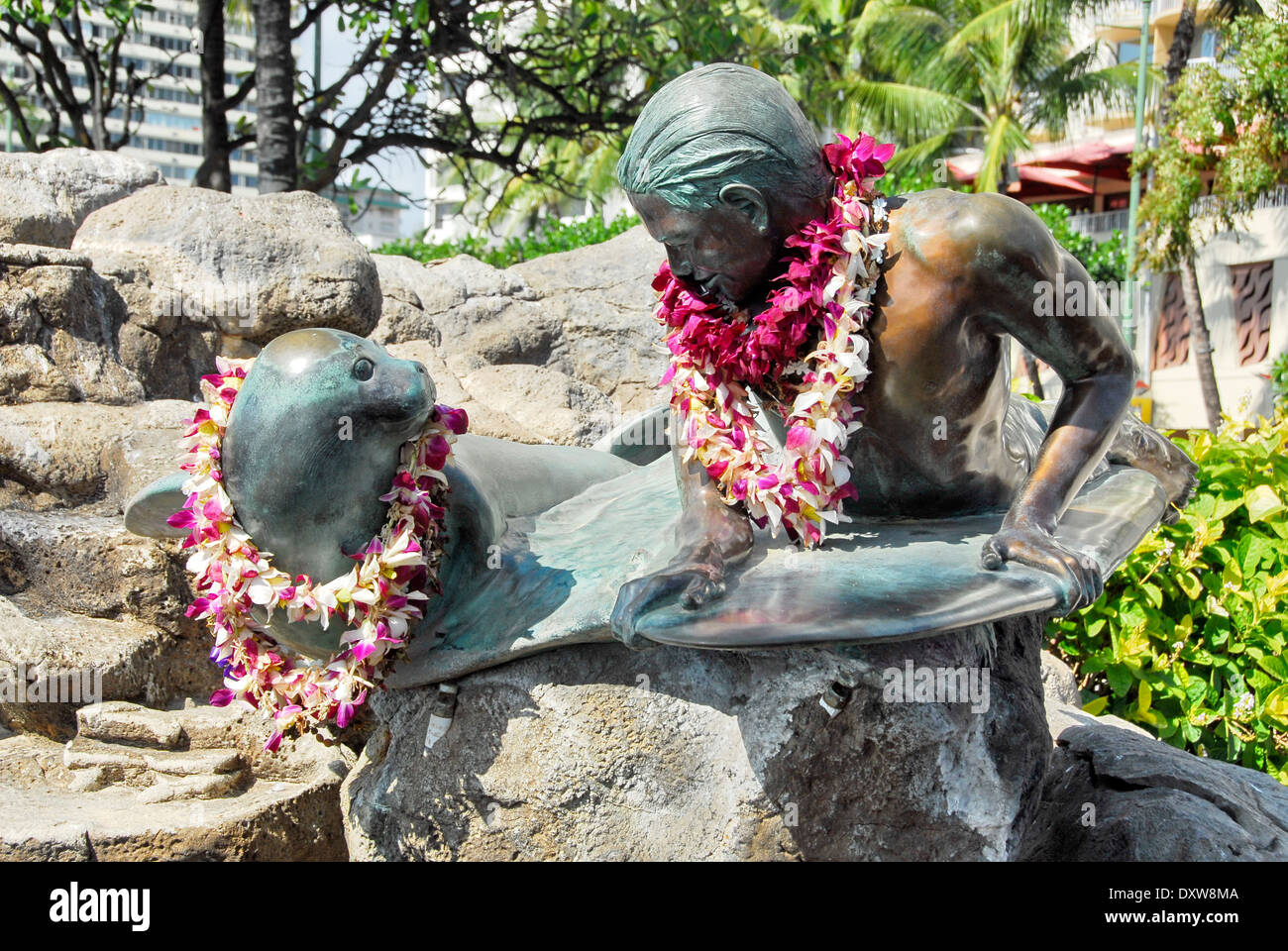 Statue der Makua und Kila am Strand von Waikiki in Honolulu, Insel Oahu, in dem Bundesstaat Hawaii Stockfoto