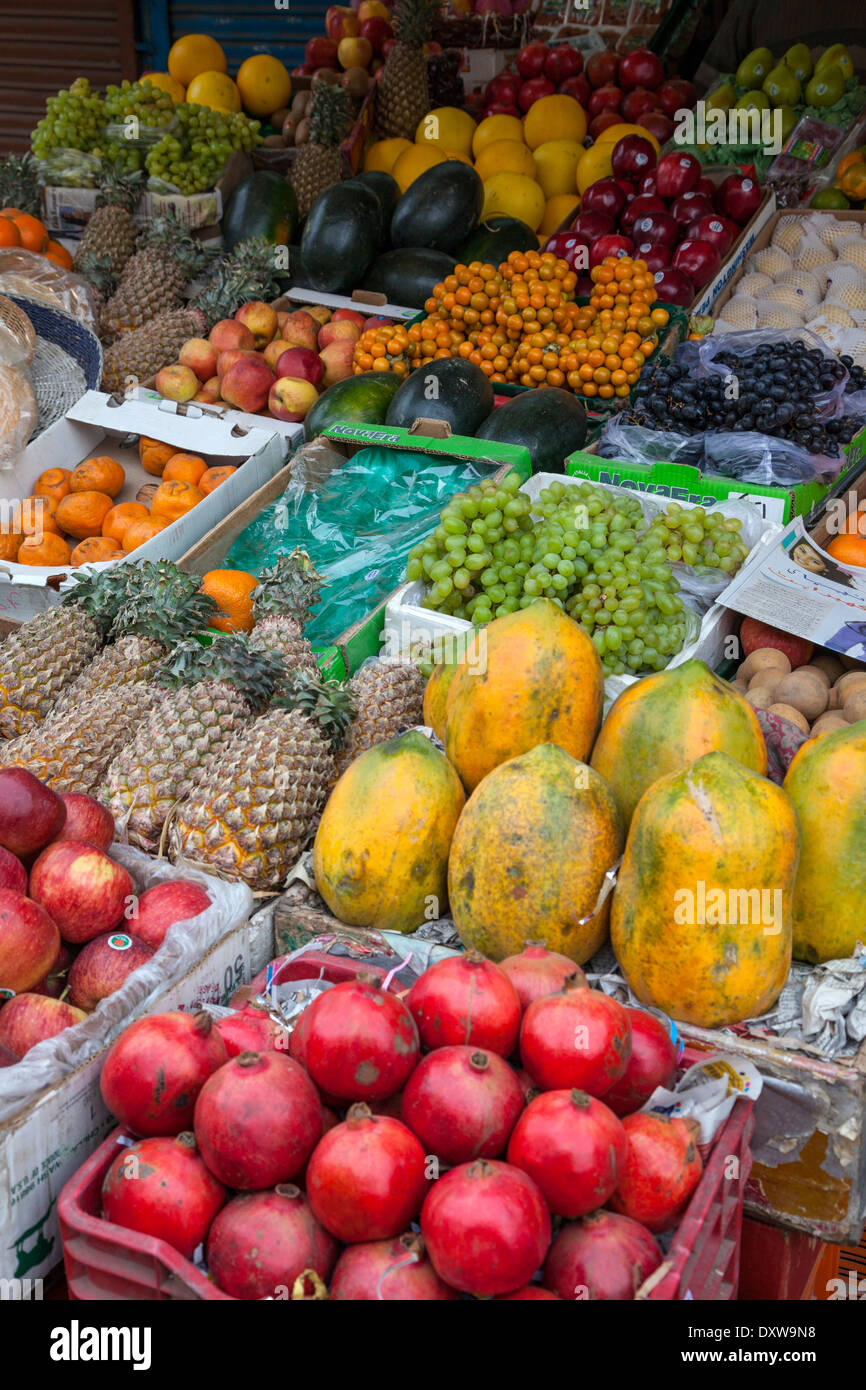 Indien, Dehradun. Obststand. Stockfoto